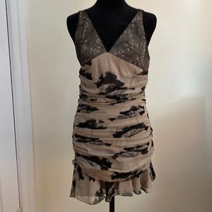 Sexy night out show stopper dress. Spaghetti straps and a very formed bodice.